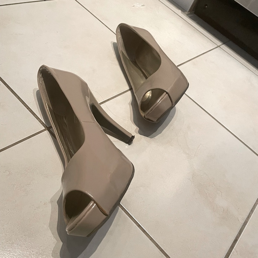 Nude Colour Nine West & Co brand. Open toe platform heel. 3.5 inch heel.